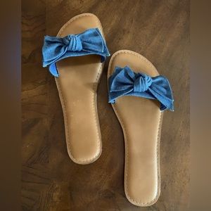 Blue-bowed Sandals